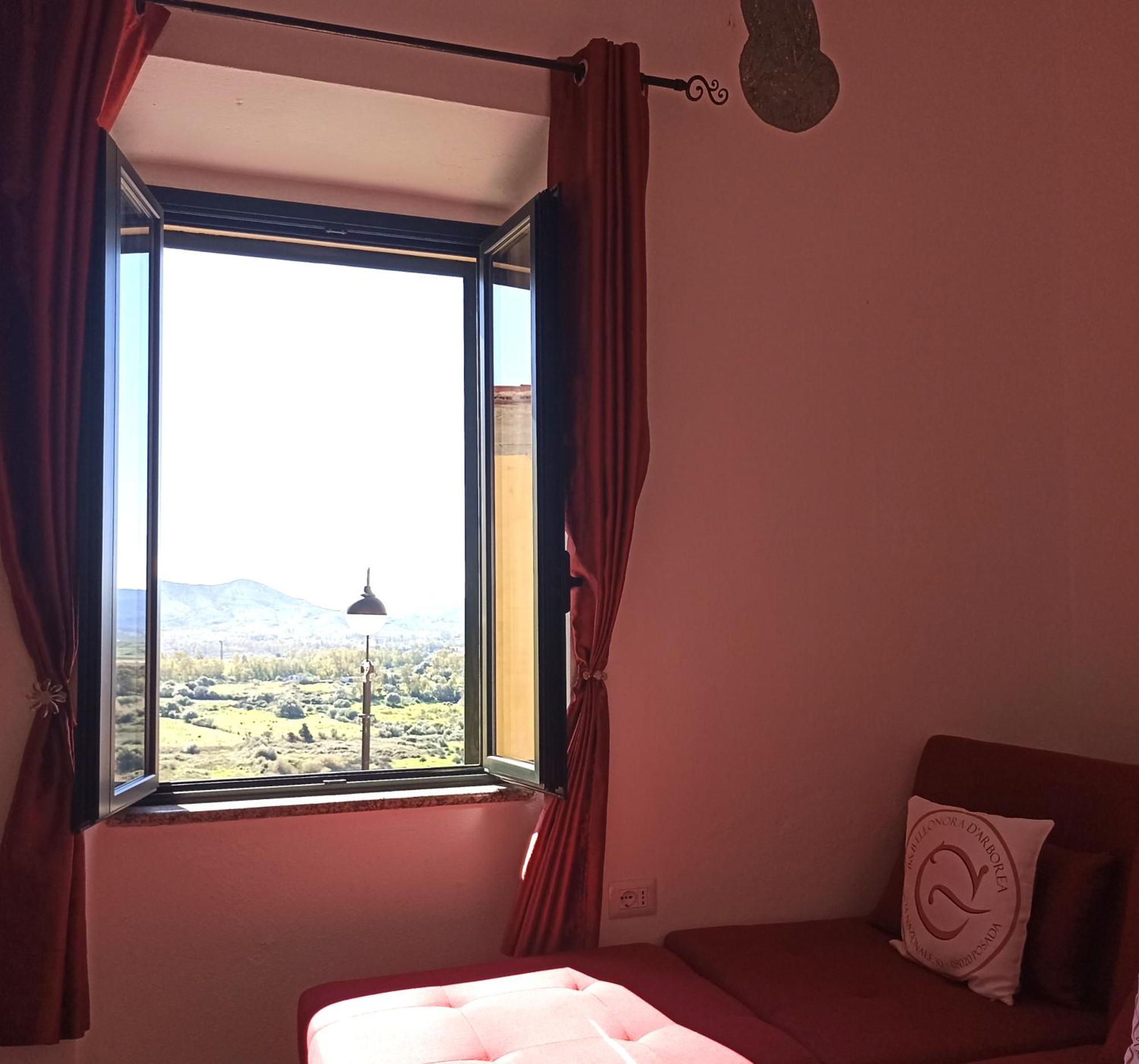 B&B Eleonora D'Arborea, Centro Storico Posada  Luaran gambar