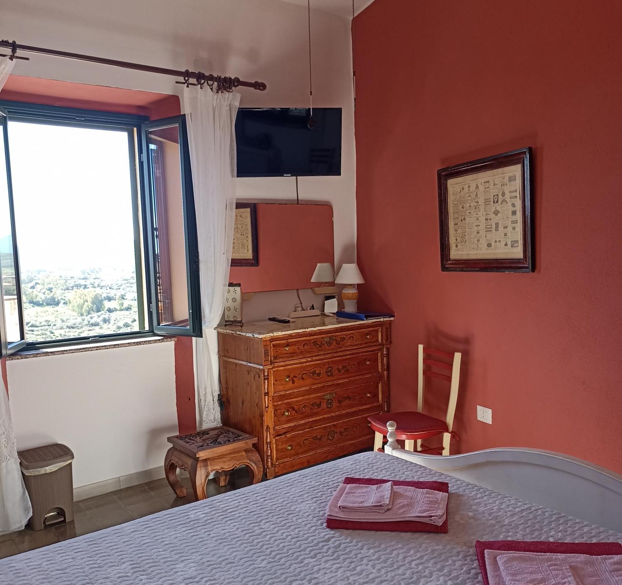 B&B Eleonora D'Arborea, Centro Storico Posada  Luaran gambar