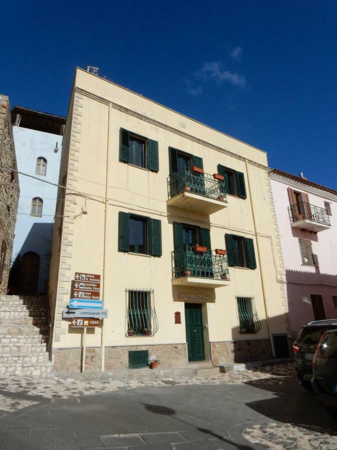 B&B Eleonora D'Arborea, Centro Storico Posada  Luaran gambar